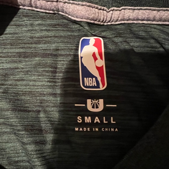 Men’s Official NBA Milwaukee Bucks Long Sleeve Shirt - Picture 5 of 5